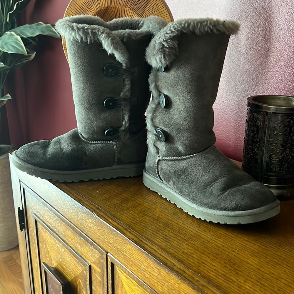 Ugg boots Size 6 Bailey Button Triplet